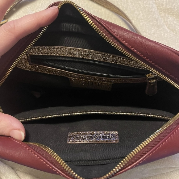 G.I.L.I. Burgundy & Gold Leather Crossbody Bag - Picture 5 of 5